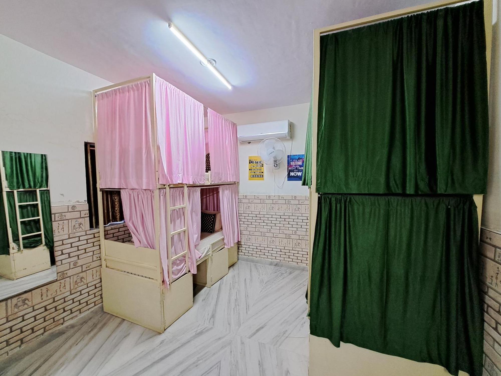 جايبور Swaraj Palace المظهر الخارجي الصورة